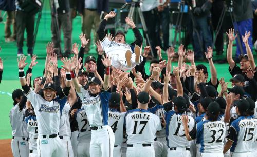 日本ハム３年ぶり６度目ｖ 栗山監督 一緒に野球ができて幸せ スポニチ Sponichi Annex 野球