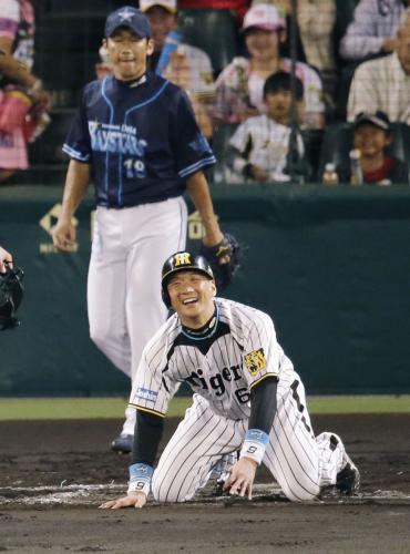 ６回阪神無死二塁、新井貴の中前打で金本が本塁を突くがタッチアウト。投手三浦