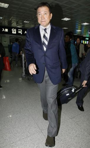 ６日、野球のアジア・シリーズ参加のため釜山に到着した巨人・原監督