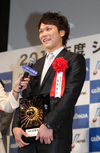 ジョージア魂賞年間大賞表彰式で年間大賞を受賞し、喜びを語る坂本
