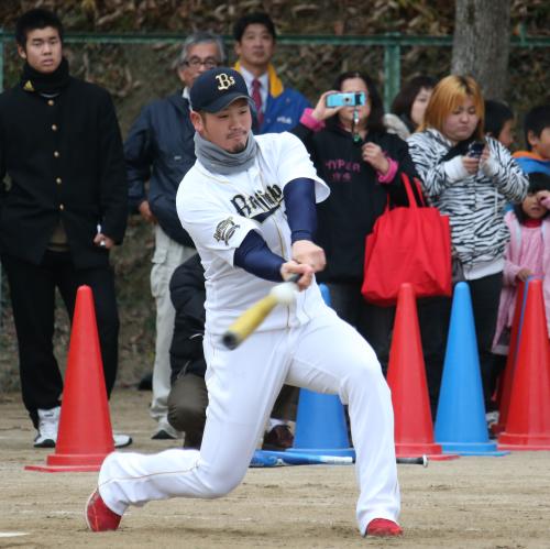 オリックスのＴ―岡田は野球部との練習試合で手加減なしのサヨナラヒットを放つ