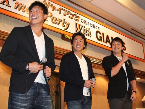 トークショーで笑顔を見せる（左から）内海、長野、沢村