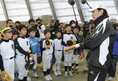 イベントで小学生たちに野球への取り組み方を語る楽天の田中将大投手