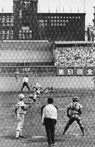 １９６９年の夏の甲子園決勝、松山商―三沢は０―０で延長１８回再試合に
