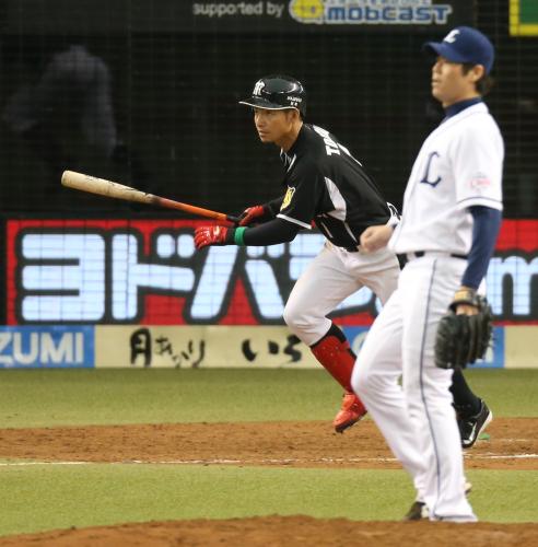 ＜西・神＞４回無死満塁、阪神・鳥谷は坂元から適時二塁打を放つ