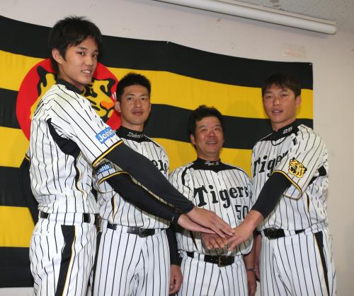 監督推薦で球宴出場が決まった阪神の（左から）藤浪、能見、藤井彰、新井
