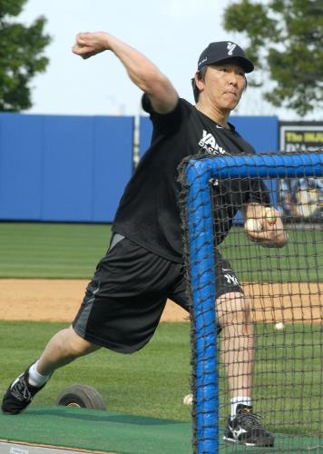 ヤンキース傘下のマイナー、１Ａスタテンアイランドの練習に参加し、打撃投手を務める松井秀喜氏