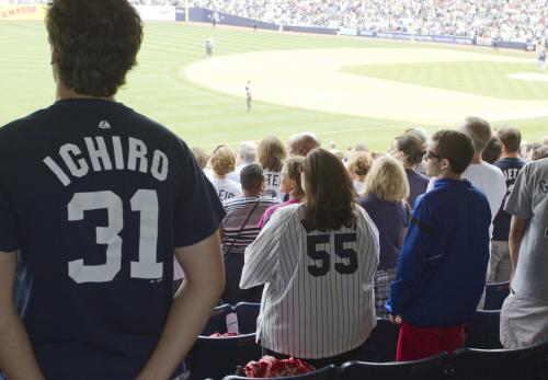 ＜ヤンキース・レイズ＞松井氏の引退式が行われ５５や３１を着た人が大勢見られた