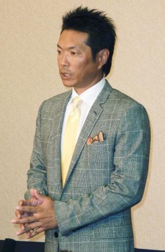 野球日本代表の監督・コーチ会議を終え、記者の質問に答える小久保裕紀監督