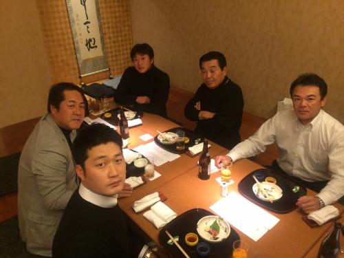 大阪市内のホテルで（左から時計回りで）呉昇桓、中西コーチ、伊藤コーチ、黒田ヘッド、和田監督