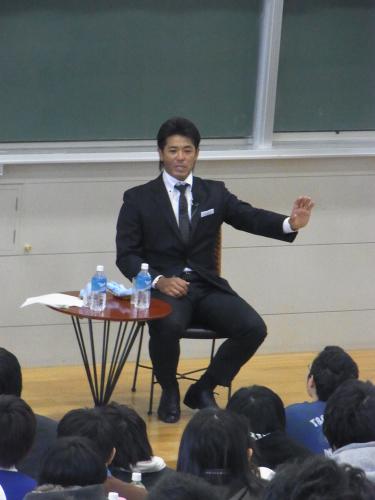 北海学園大で講演を行った日本ハム・稲葉