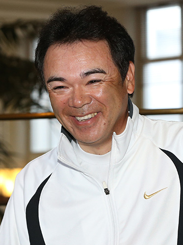 ソチ五輪でのフィギュアスケート・浅田の演技について笑顔で語る和田監督