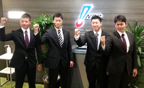 ＮＰＢ審判学校から採用された１期生。（左から）青木さん、小石沢さん、片桐さん、水口さん