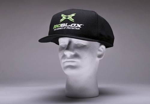 大リーグ機構が着用を許可する通常より約１７０～２００グラム重く、大きめな頭部保護用帽子
