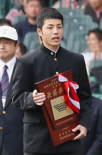 第86回選抜高校野球大会で、応援団賞の最優秀賞に選ばれた大島高の応援団長、秀岡裕治さん