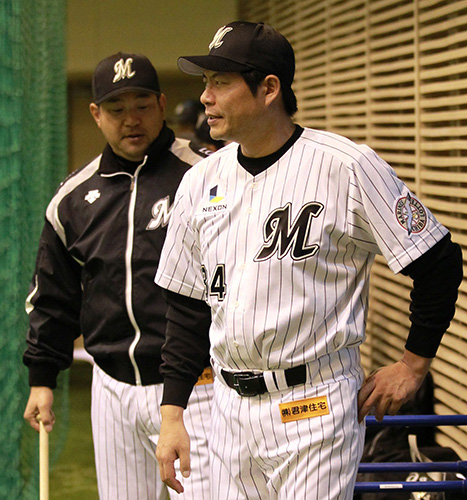 ロッテの伊東監督（左）と川崎投手コーチ＝１２年１１月撮影