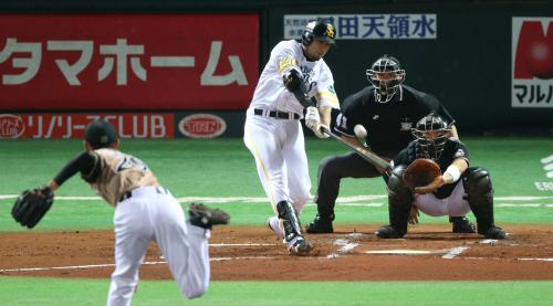 ＜ソ・日＞初回、柳田は右中間に先頭打者本塁打を放つ