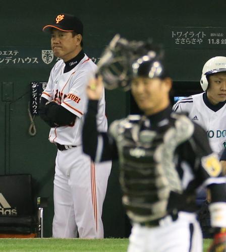 リーグ制覇もＣＳでは阪神に屈辱の４連敗を食らった巨人・原監督（左）