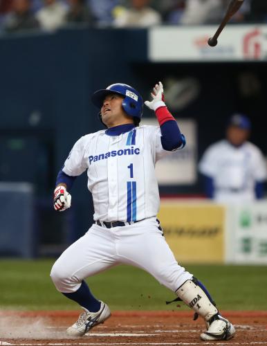 ＜パナソニック・ＪＥＦ西日本＞２回２死、パナソニック・柳田は左越えにソロ本塁打を放つ