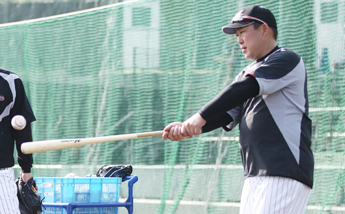 来季から韓国プロ野球・ＫＩＡの１軍バッテリーコーチに就任する中村氏
