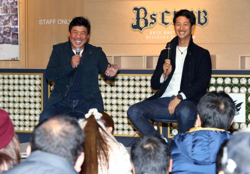 北川事業本部企画事業部プロジェクトマネジャー（左）の司会でトークショーを行う吉田一