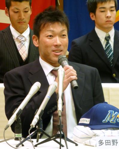 独立リーグ石川の新入団会見で、意欲を語る多田野投手兼任コーチ