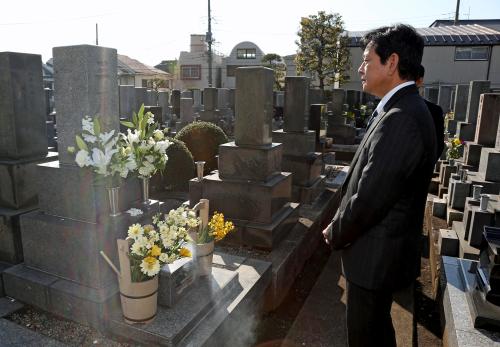 故・三原脩氏の墓参りに訪れた日本ハム・栗山監督