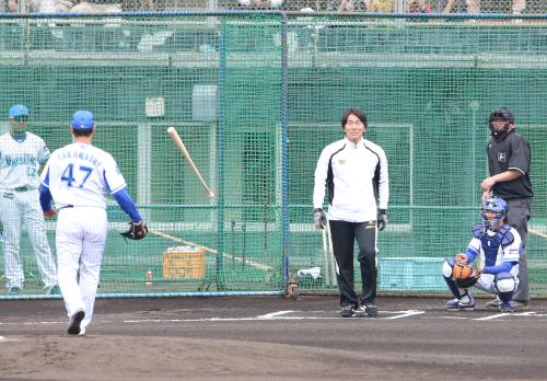 フリー打撃の初球を背中に投げられ、高橋尚に詰め寄る松井氏