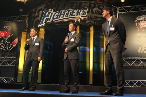 激励会でトークショーを行った（左から）田中、斎藤、大谷