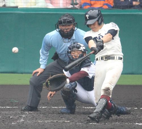 ＜大阪桐蔭・常総学院＞７回２死一塁、大阪桐蔭・吉沢が同点の適時二塁打を放つ