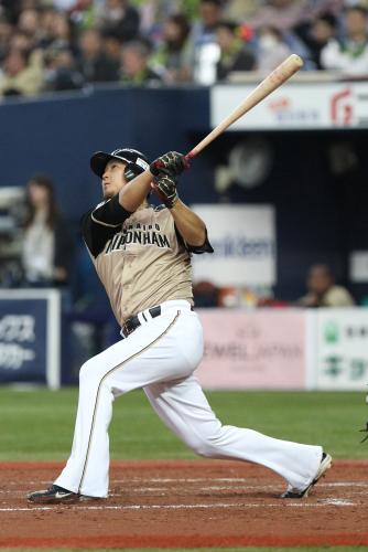 ＜オ・日＞５回、２死満塁、中田が左越えに満塁本塁打を放つ
