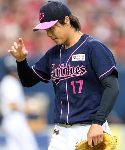 ＜オ・広＞５回、この日２本目となる本塁打を浴びる山崎福
