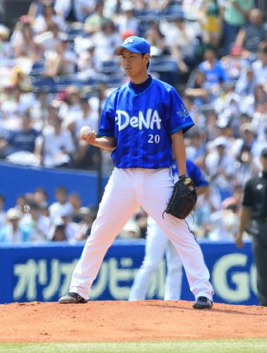 ＜ロ・Ｄ＞２回１死二塁、打者・田村の時にボークを宣告されぼう然とするＤｅＮＡ先発・須田