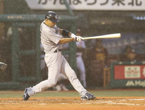 ＜楽・中＞２回２死、和田が２００２本目の安打となる二塁打を右中間に放つ