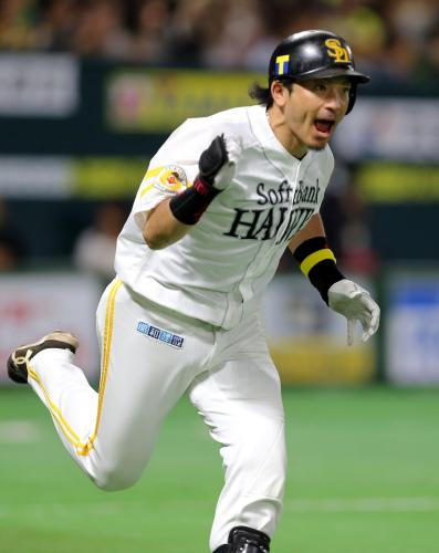 ＜ソ・日＞４回、２死二塁の場面で左越え本塁打を放った松田
