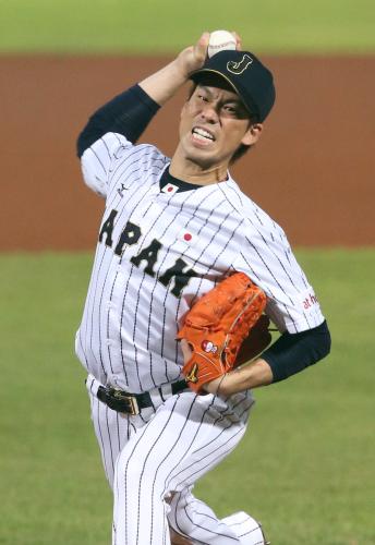 プレミア１２で力投する広島の前田健太投手