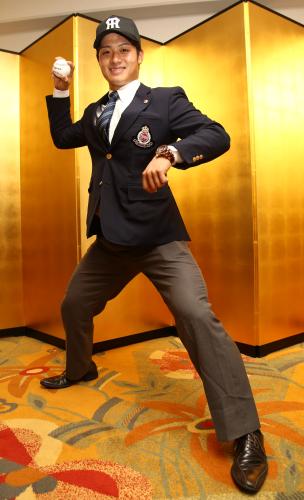 仮契約を終えた阪神２位の明大・坂本は「日本を代表する捕手に」