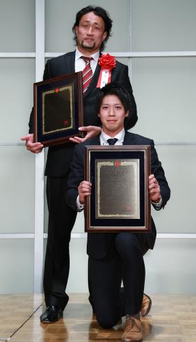 グランプリを受賞した山田（右）と大野