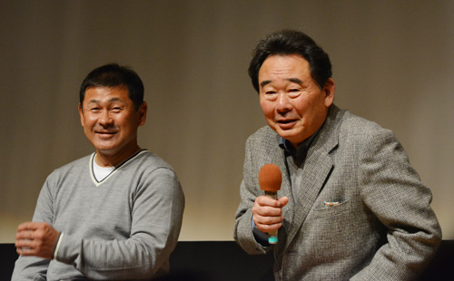 文化放送で開催されたトークショーに出演した西武・田辺監督（左）と東尾氏