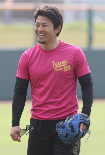 伊藤隼は練習中、笑顔を見せる