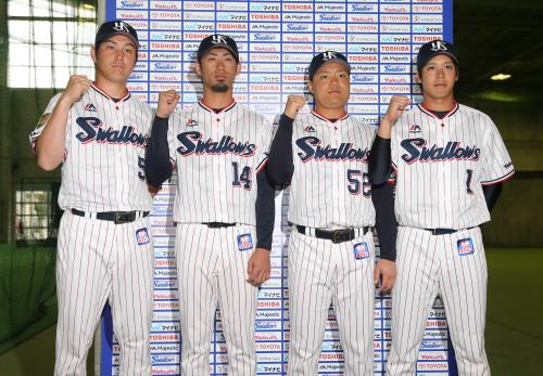 ヤクルトから侍ジャパンに選出された（左から）川端、秋吉、中村、山田