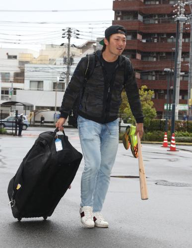 鈴木はマツダスタジアムに荷物を入れに訪れる