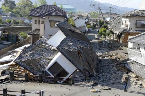 地震で倒壊した熊本県益城町の家屋