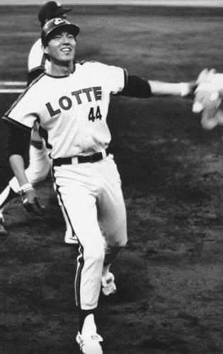 １９８７年、満塁本塁打を放ったロッテ時代の山本功児さん