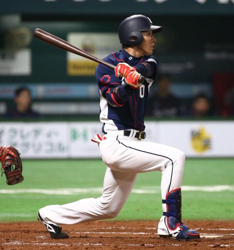 ＜ソ・西＞７回１死一塁、代打・木村昇は右中間に適時三塁打を放つ