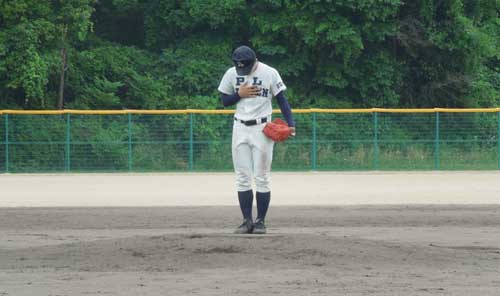 ６月４日、練習試合・興国戦のマウンドに立つ藤村哲平投手