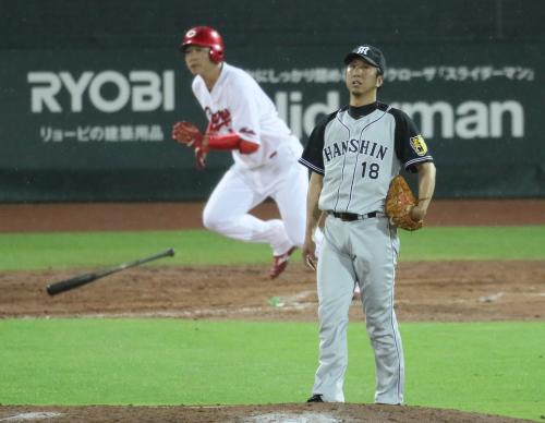 ＜広・神＞８回２死一・二塁、藤川は代打・新井に勝ち越しの２点適時三塁打を打たれる