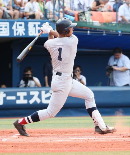 ＜横浜・横浜隼人＞６回１死、横浜・藤平は左中間本塁打を放つ