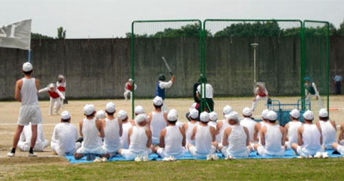 奈良少年刑務所の「塀の中」で行われた「若林杯」決勝戦（２００９年７月７日）