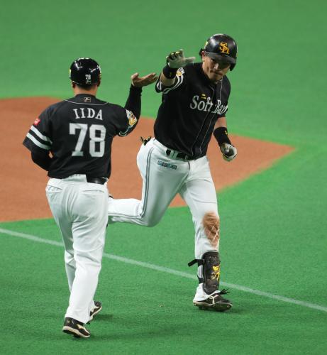 ６回無死、松田中越えソロ本塁打を放った松田